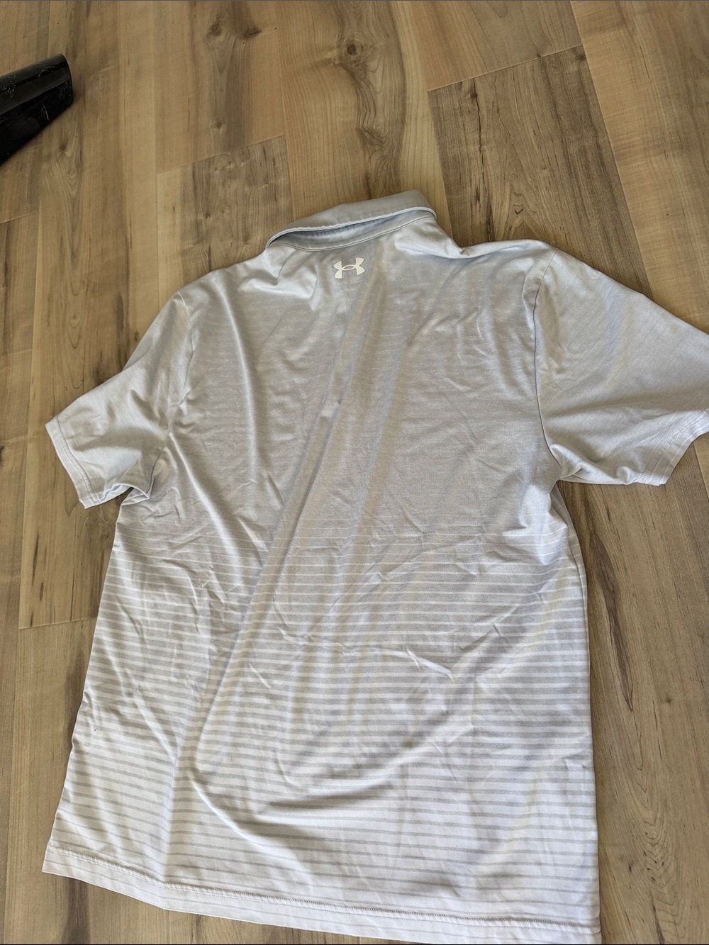 grey size large under armour collared golf tee. white stripe detail - Picture 2 of 3